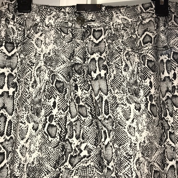 L&B Snakeskin Print Flare Jeans - Picture 3 of 8